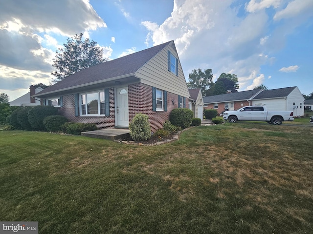 view of side of property featuring a lawn