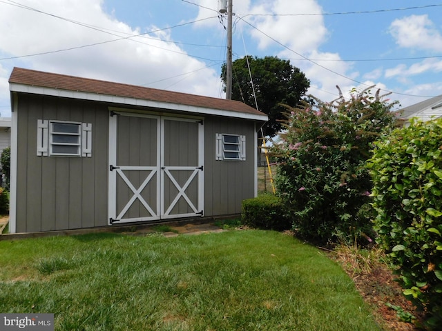 view of outdoor structure with a lawn