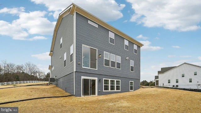 back of house featuring a yard