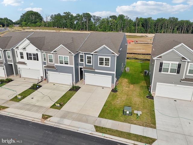 view of front of house featuring a garage and a front yard