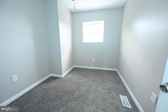 unfurnished room with carpet flooring