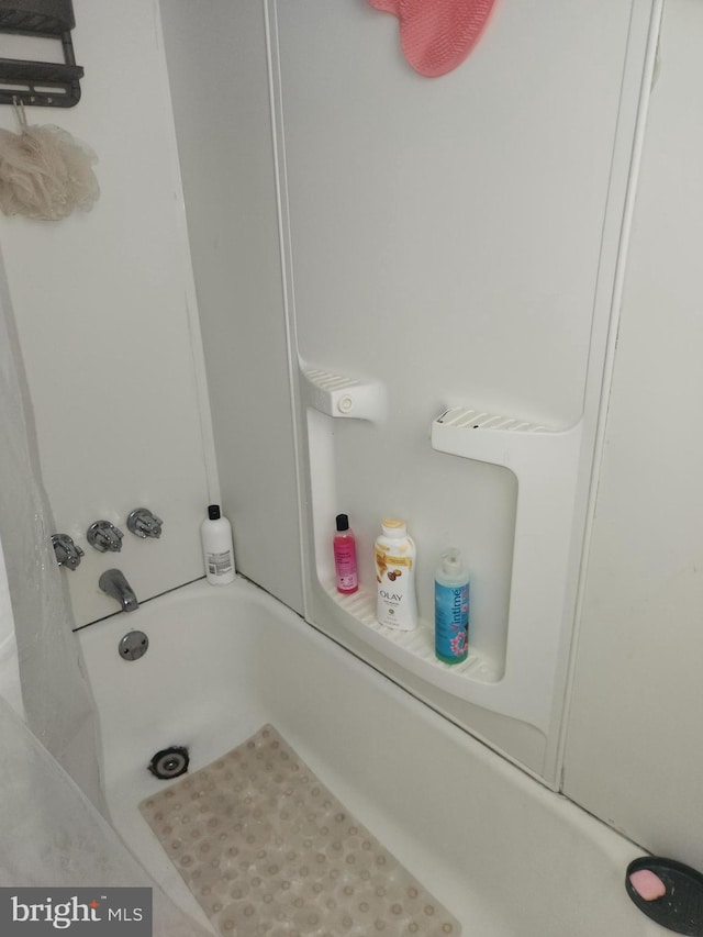 bathroom featuring washtub / shower combination