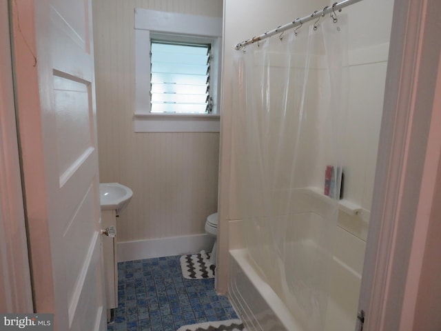 bathroom featuring toilet