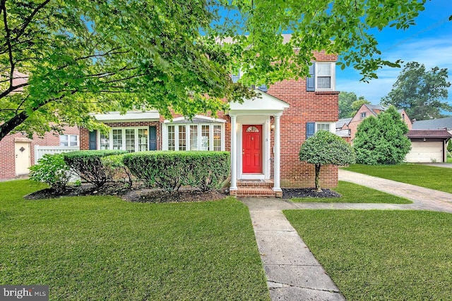 view of front facade with a front yard