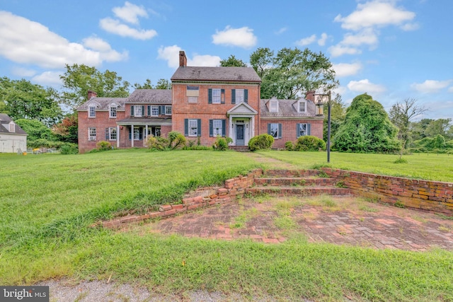 view of front of house with a front lawn