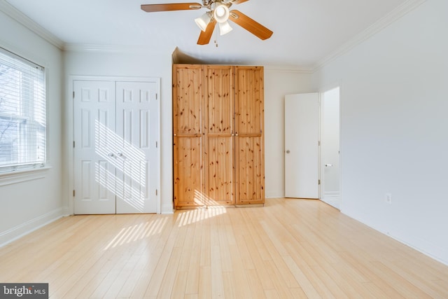 unfurnished room with ceiling fan, light hardwood / wood-style flooring, and crown molding