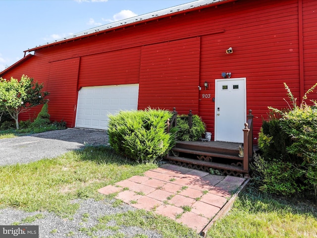 exterior space featuring driveway