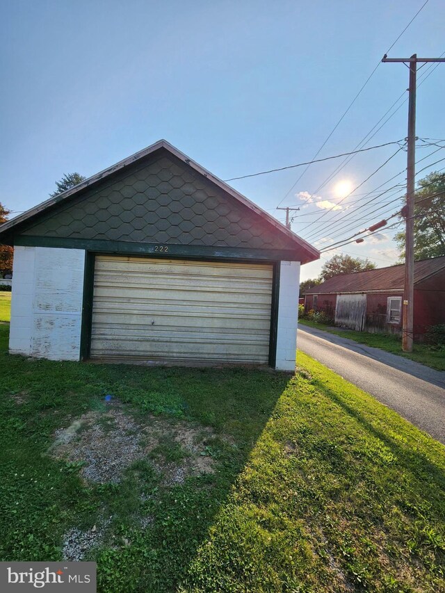 garage featuring a lawn