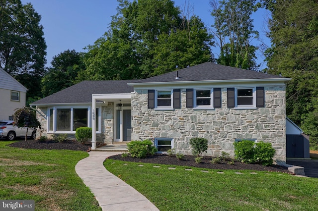 tri-level home featuring a front lawn