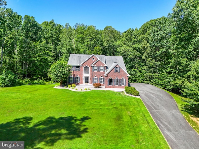 view of front of home featuring a front lawn