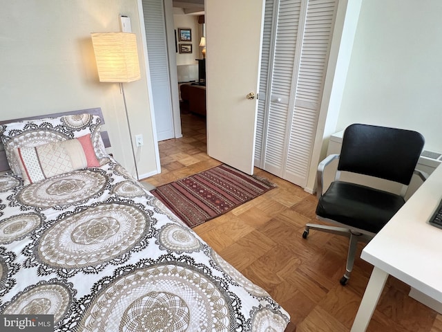 bedroom featuring a closet