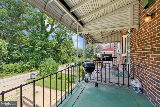 balcony featuring a grill