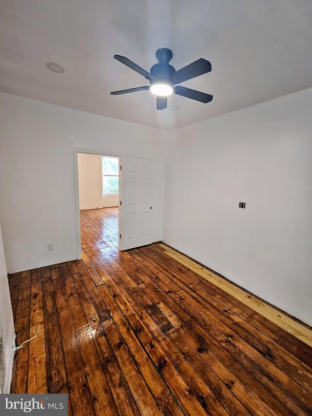 empty room featuring hardwood / wood-style floors and ceiling fan