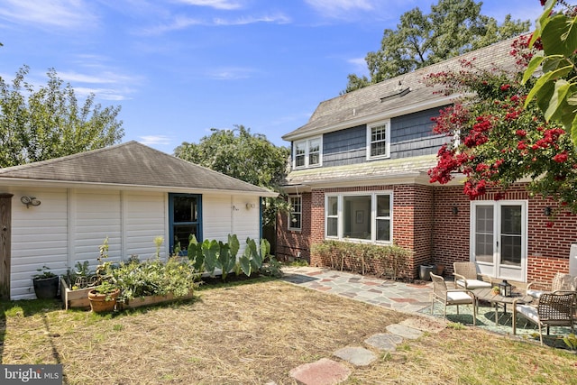 view of front of property with a front yard and a patio