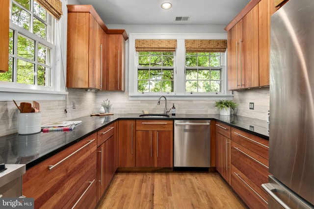 kitchen with stainless steel appliances, plenty of natural light, sink, and decorative backsplash