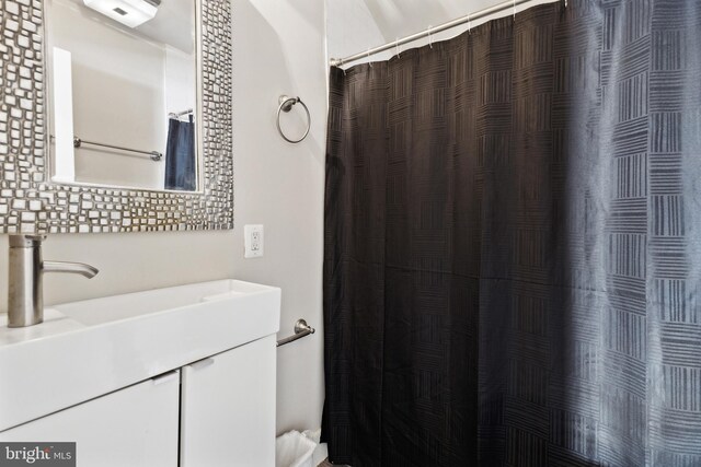 bathroom featuring backsplash and vanity