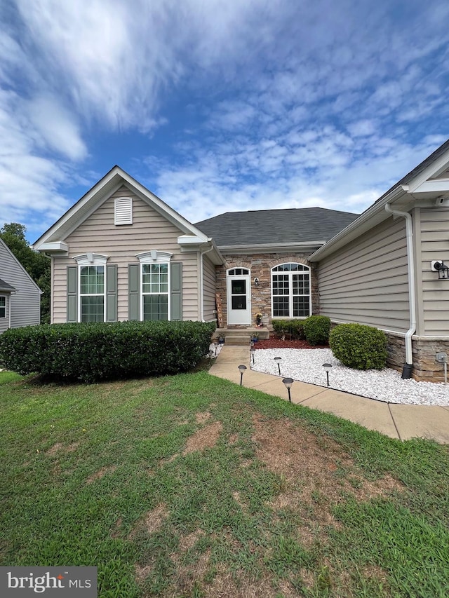 ranch-style home with a front yard