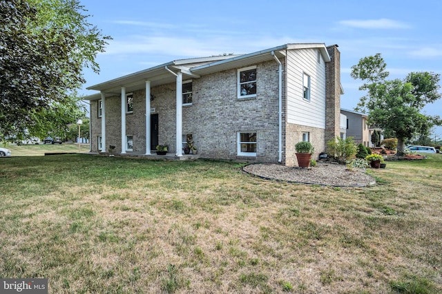 exterior space featuring a lawn