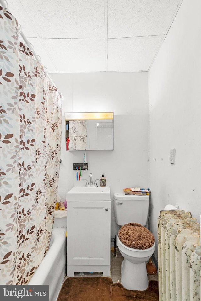 full bathroom featuring tile patterned floors, shower / bathtub combination with curtain, vanity, and toilet