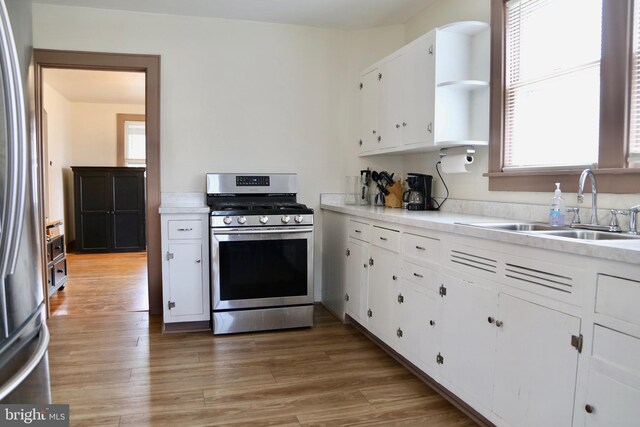 washroom with a wall mounted air conditioner, light hardwood / wood-style flooring, and washer / clothes dryer