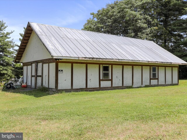 exterior space featuring a yard