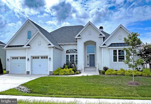 view of front facade featuring a front yard and a garage