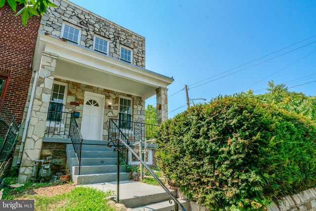 view of front of house featuring covered porch