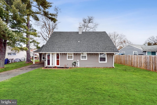 view of front of house with a front lawn