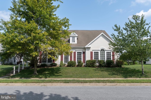 view of front of property with a front yard