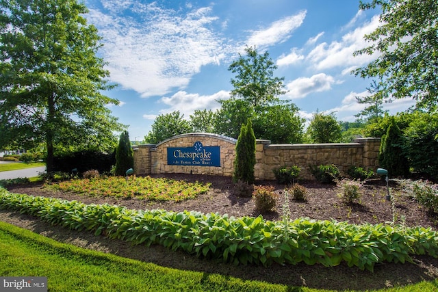 view of community / neighborhood sign