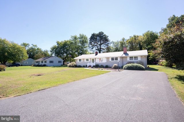 ranch-style house featuring a front lawn