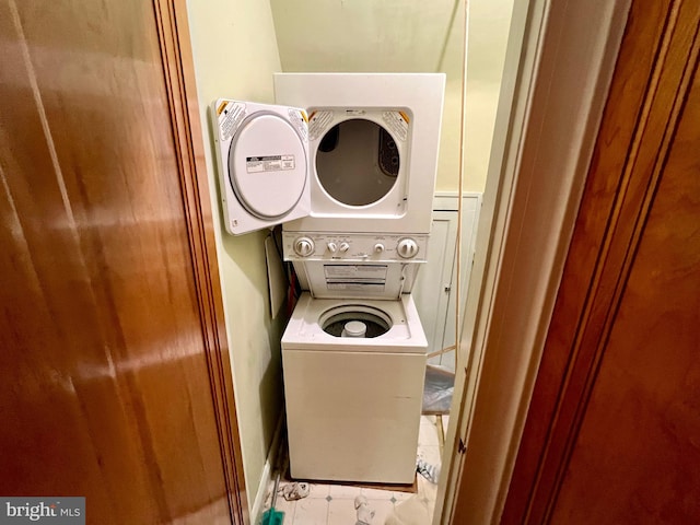 laundry area with laundry area and stacked washer and clothes dryer