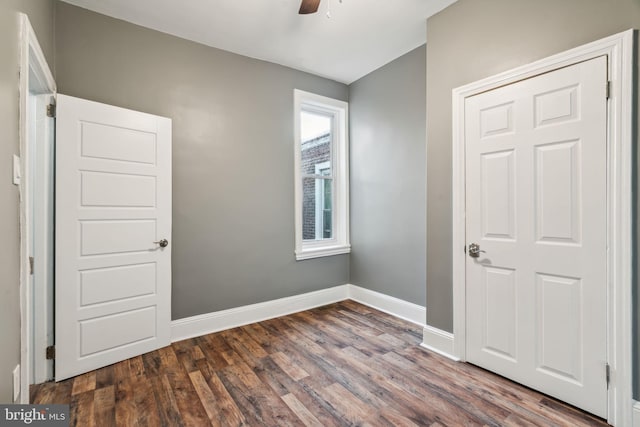 empty room featuring dark hardwood / wood-style floors and ceiling fan