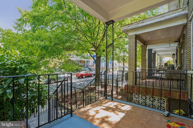 balcony featuring covered porch