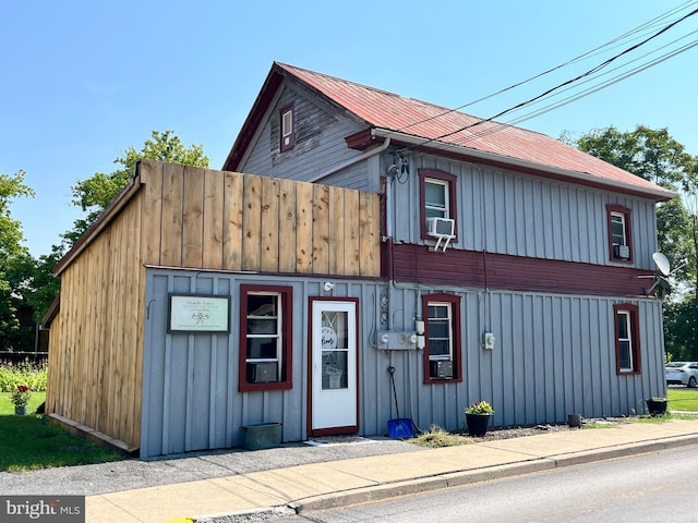 view of front of property