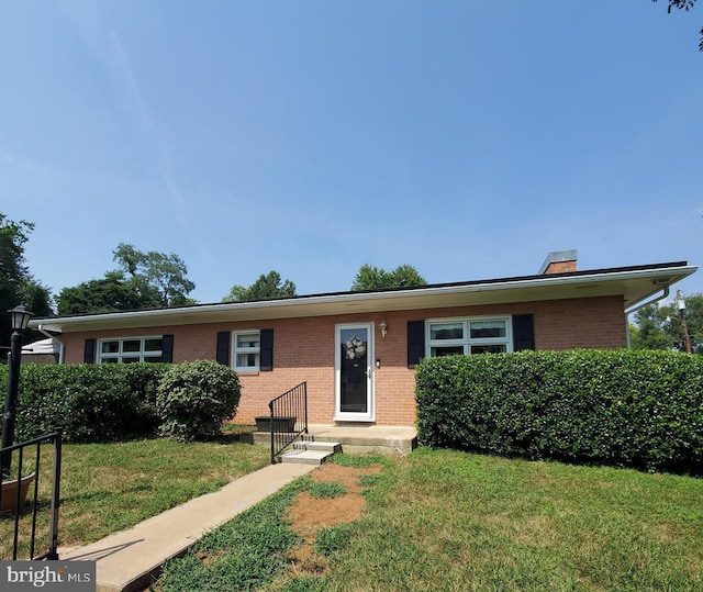 view of front of house featuring a front yard