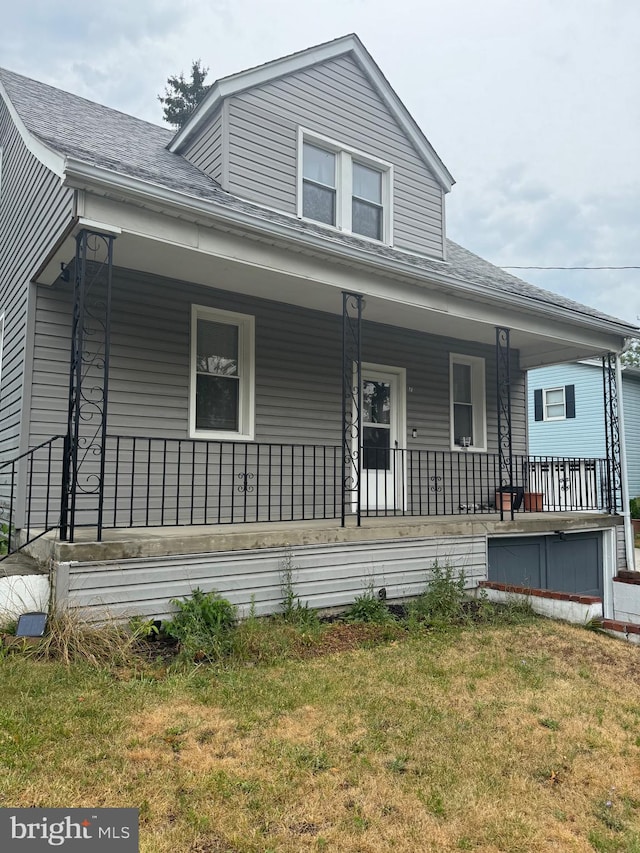 view of front facade with covered porch and a front yard