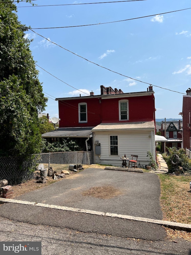 view of front of property