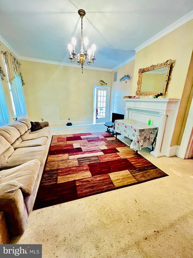 living room featuring an inviting chandelier, ornamental molding, and carpet