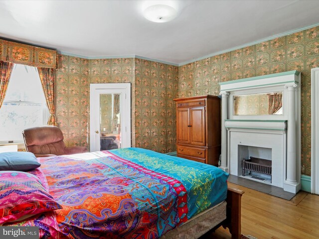 kitchen with crown molding and radiator