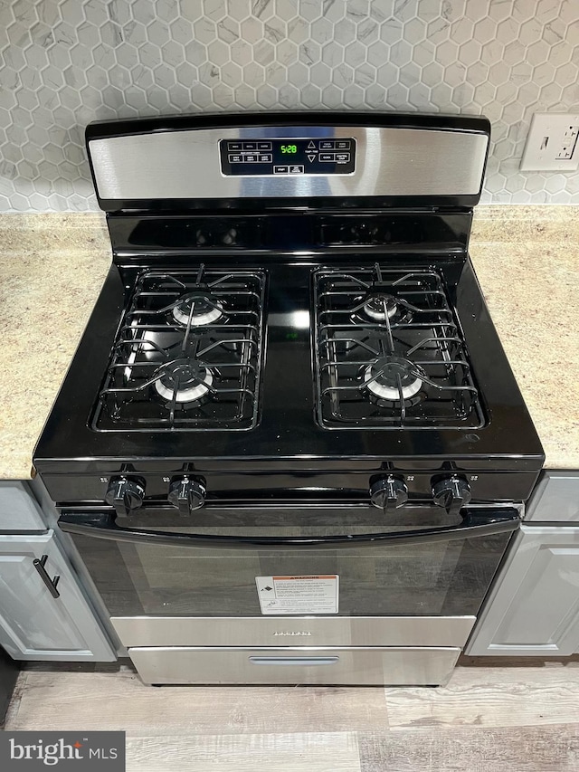 room details featuring gas stove