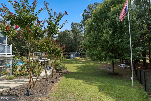 view of yard with a shed