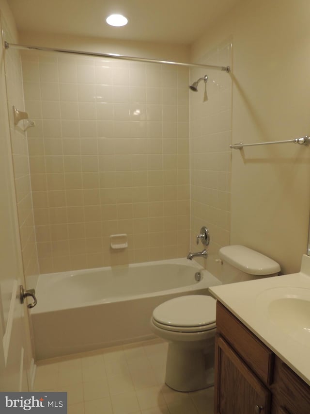 full bathroom with tiled shower / bath, vanity, and toilet