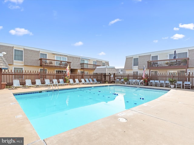 view of swimming pool