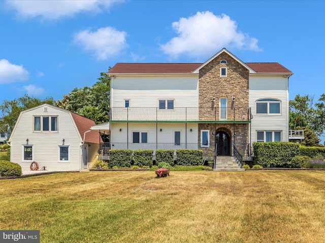 view of front of home featuring a front lawn