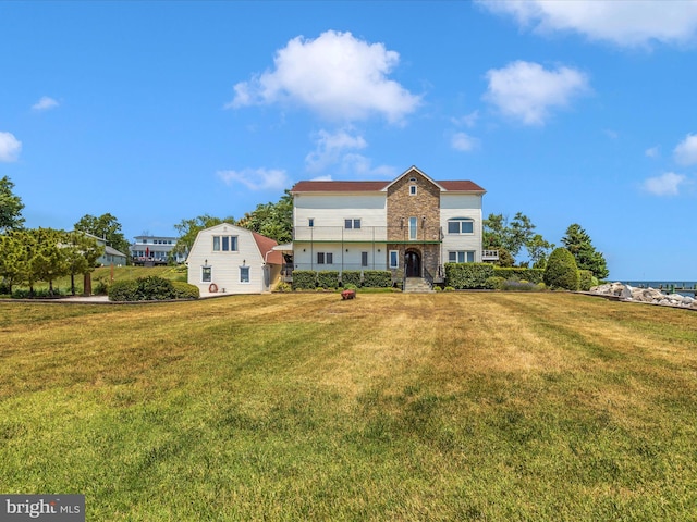 view of front of house featuring a front yard