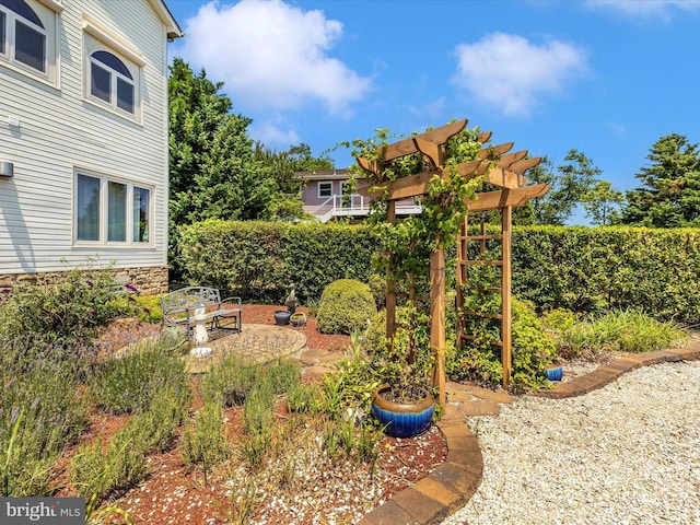 view of yard featuring a pergola and a patio area