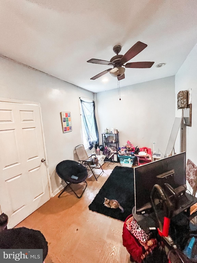 miscellaneous room with ceiling fan