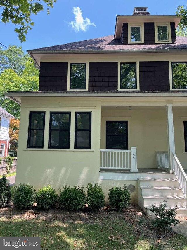 view of front of house featuring a porch