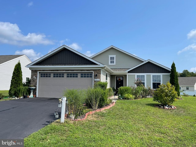 view of front of home featuring a front lawn and a garage